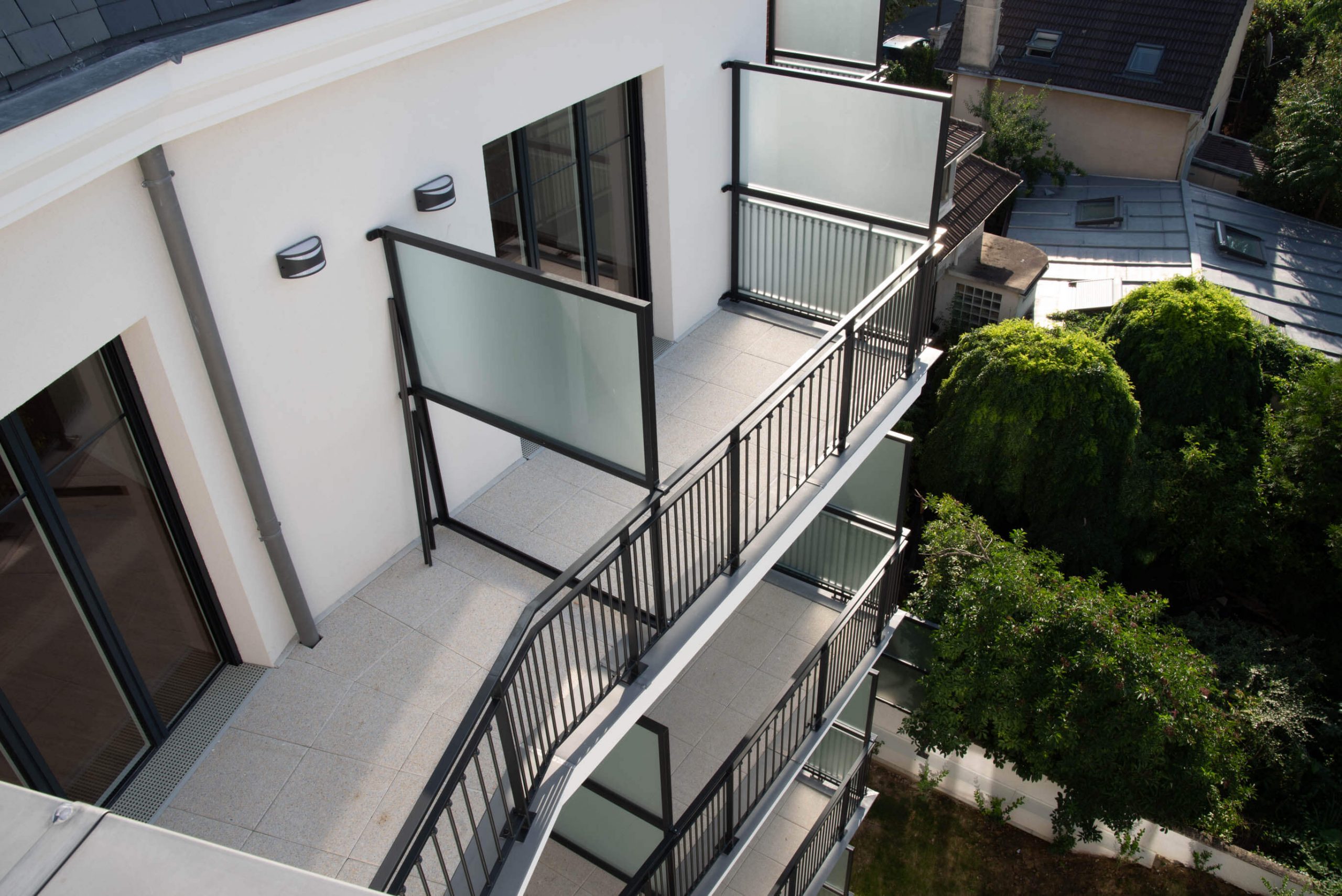 Vue en hauteur d’une résidence neuve avec balcons, livrée sous la supervision de Nicolas DORGLER lorsqu’il était conducteur de travaux.