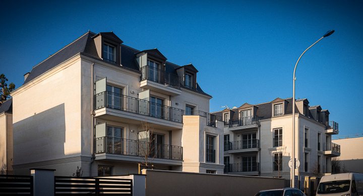 photo-exterieur-construction-neuve-bry-sur-marne Façade extérieure d’une résidence neuve de trois étages à Bry-sur-Marne, livrée sous la supervision de Nicolas DORGLER, fondateur d’Aedifici'hom en tant que conducteur de travaux.